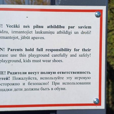 Вилла Family Garden House With Free Private Parking & Playground Рига Экстерьер фото