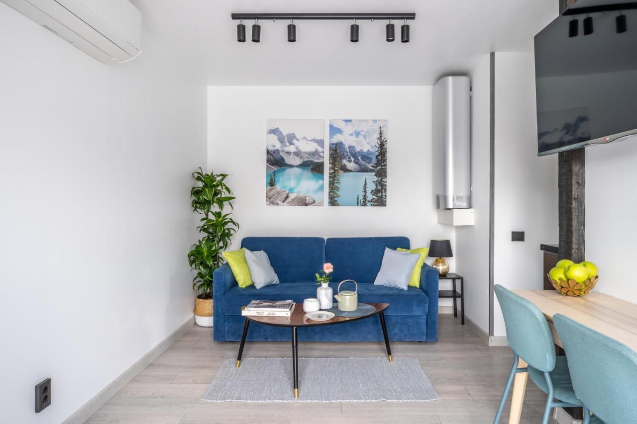 Вилла Family Garden House With Free Private Parking & Playground Рига Экстерьер фото