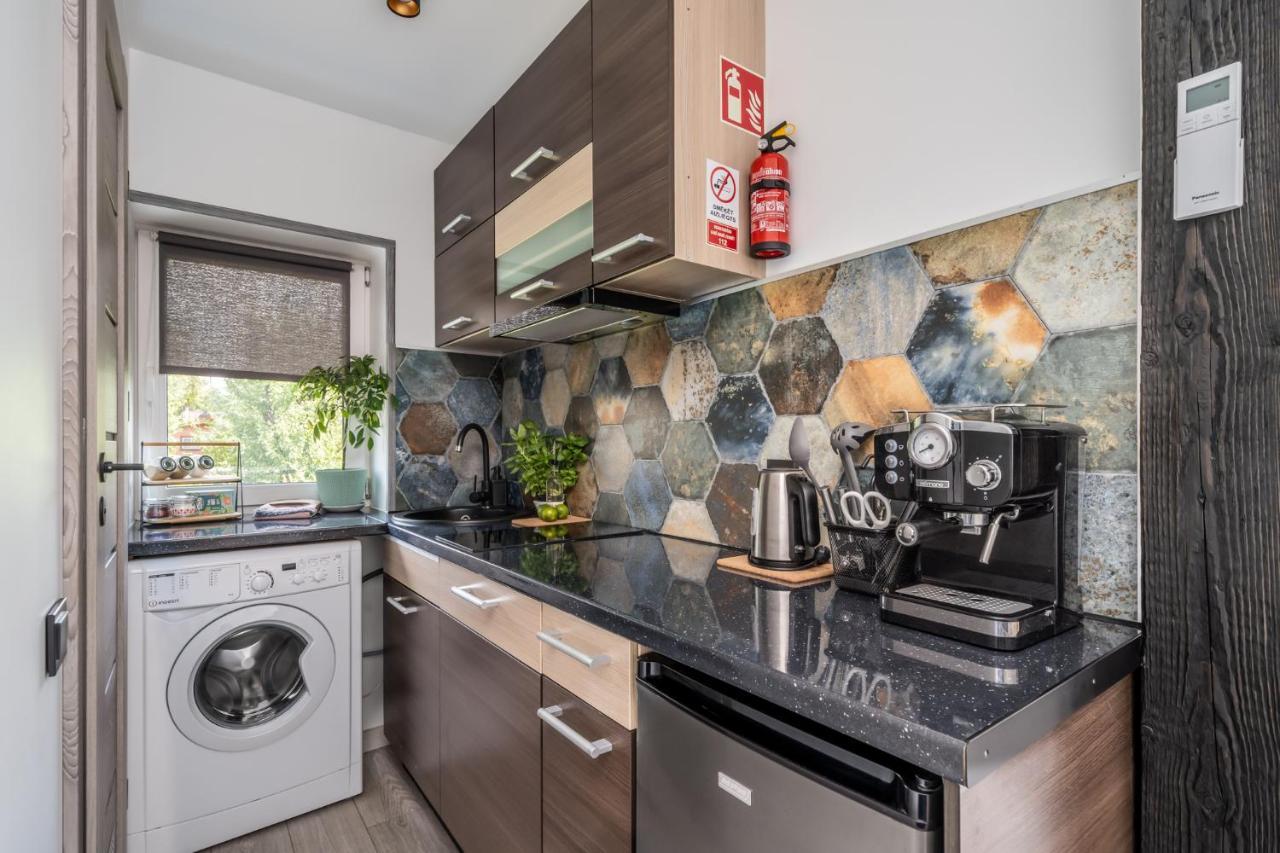 Вилла Family Garden House With Free Private Parking & Playground Рига Экстерьер фото