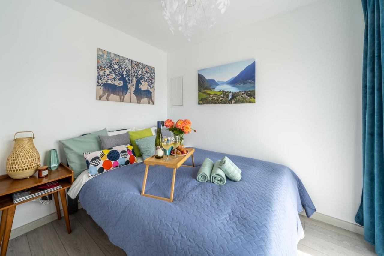 Вилла Family Garden House With Free Private Parking & Playground Рига Экстерьер фото