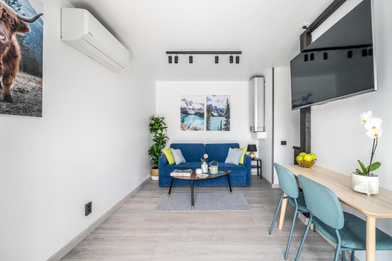 Вилла Family Garden House With Free Private Parking & Playground Рига Экстерьер фото