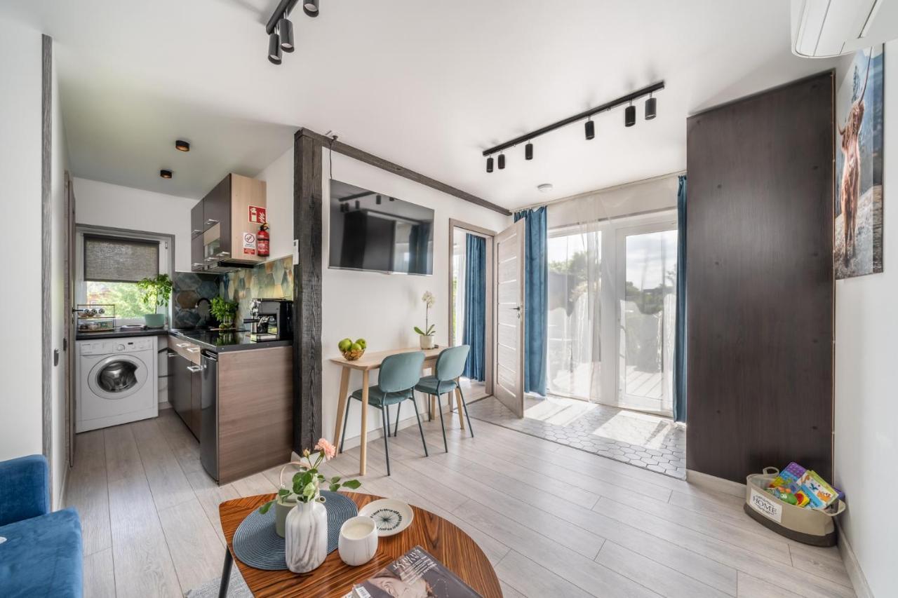 Вилла Family Garden House With Free Private Parking & Playground Рига Экстерьер фото