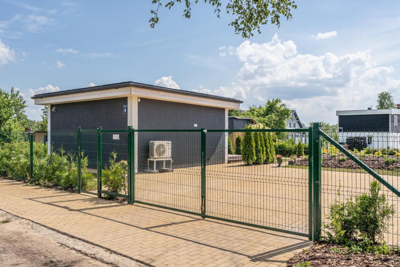 Вилла Family Garden House With Free Private Parking & Playground Рига Экстерьер фото