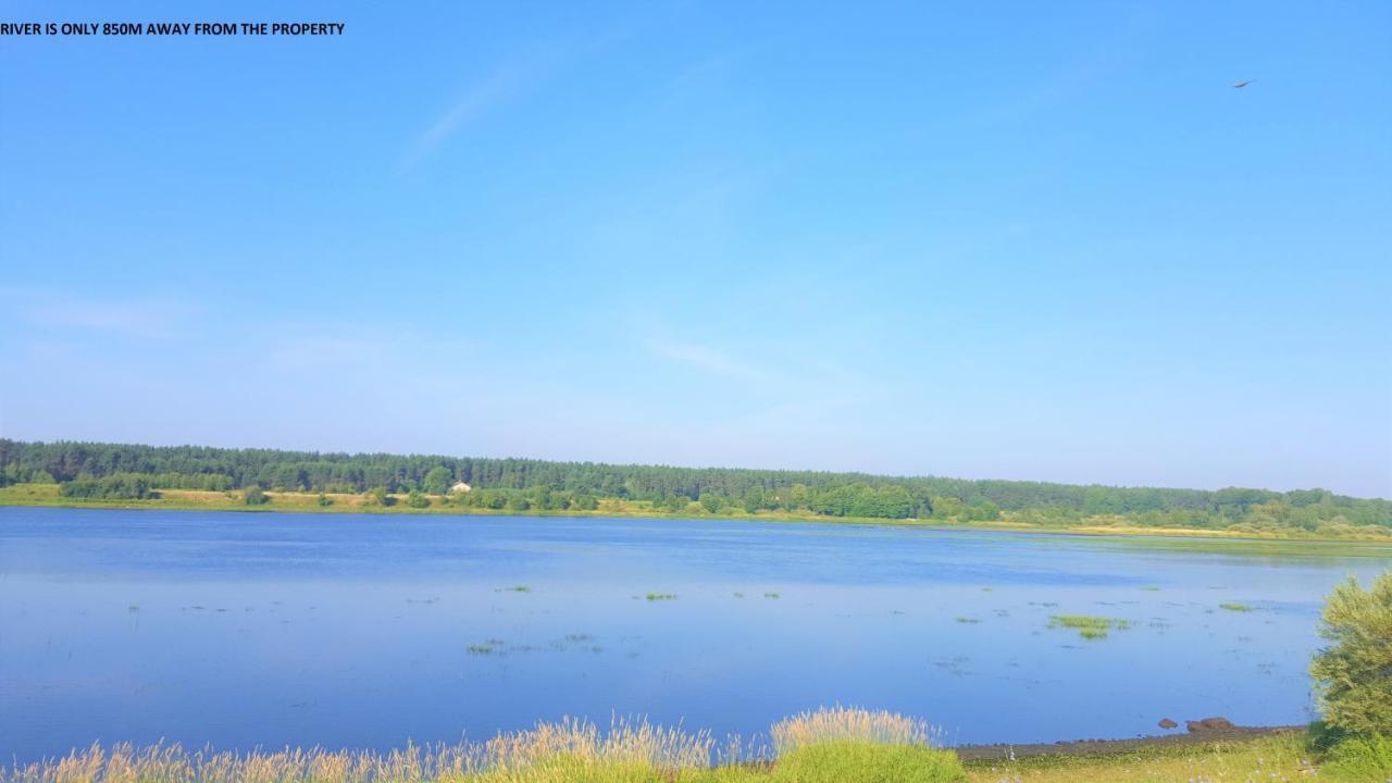 Вилла Family Garden House With Free Private Parking & Playground Рига Экстерьер фото