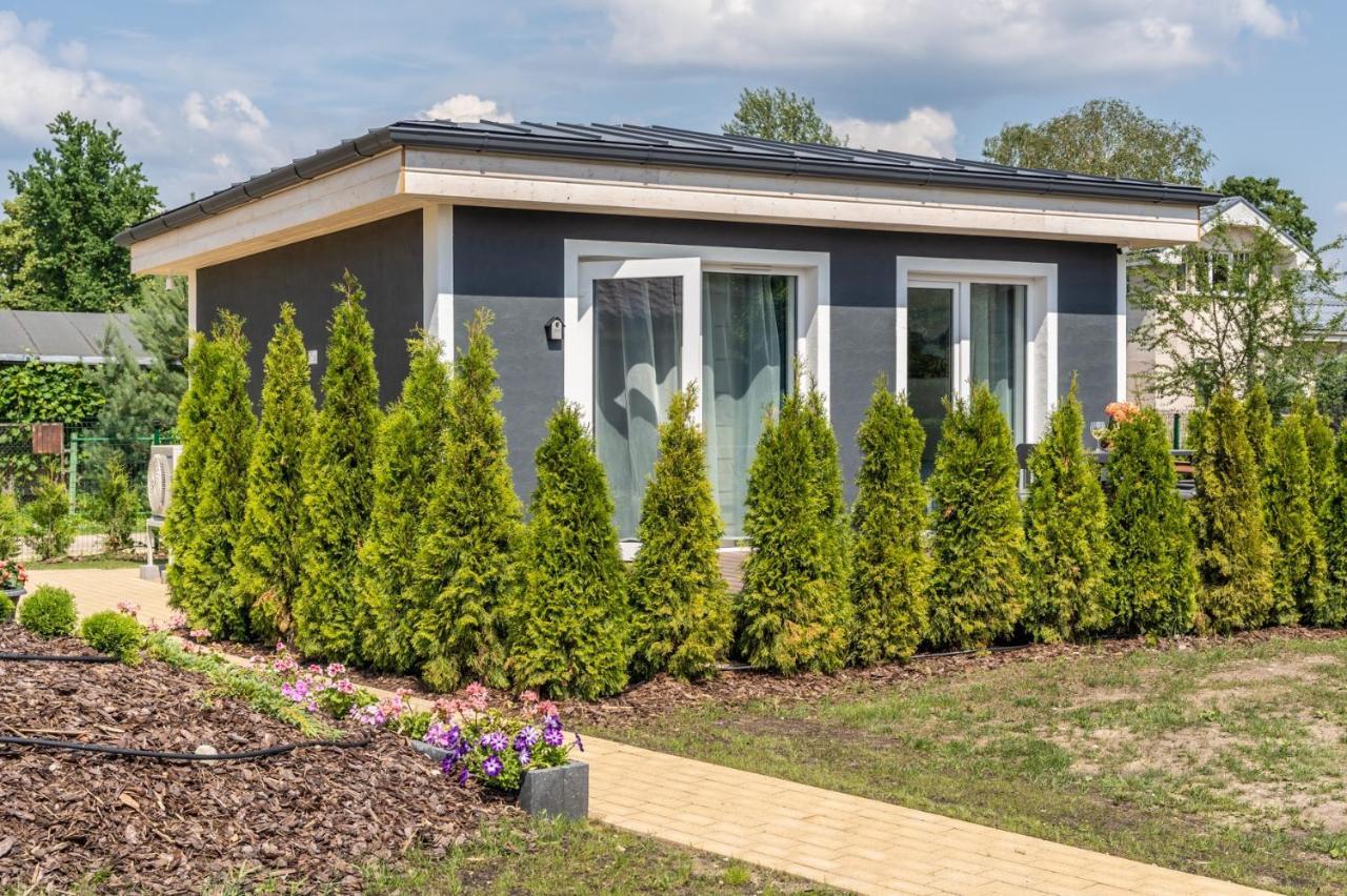 Вилла Family Garden House With Free Private Parking & Playground Рига Экстерьер фото