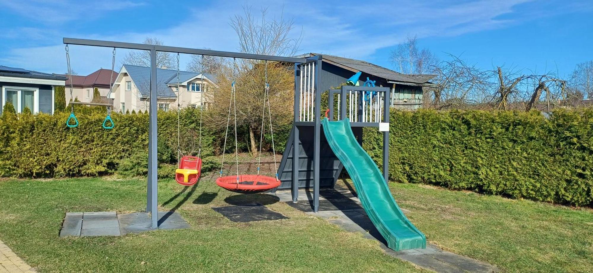 Вилла Family Garden House With Free Private Parking & Playground Рига Экстерьер фото